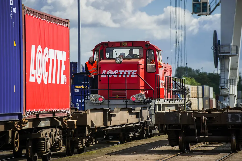 
Une locomotive tracte un train de 268 tonnes grâce à 3 grammes de colle