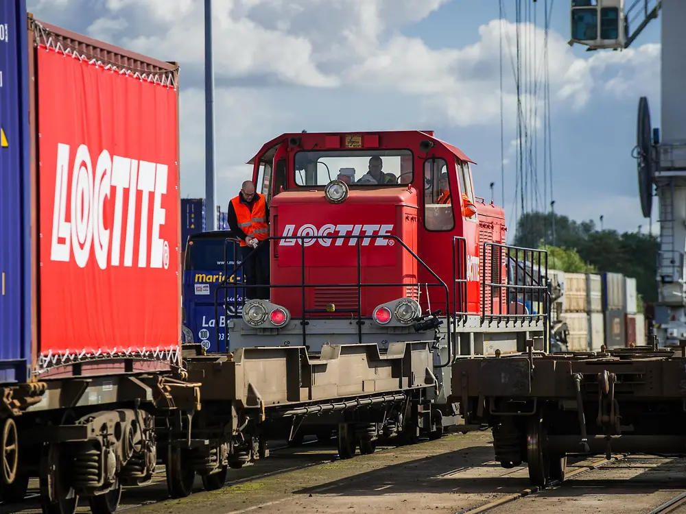 
Une locomotive tracte un train de 268 tonnes grâce à 3 grammes de colle